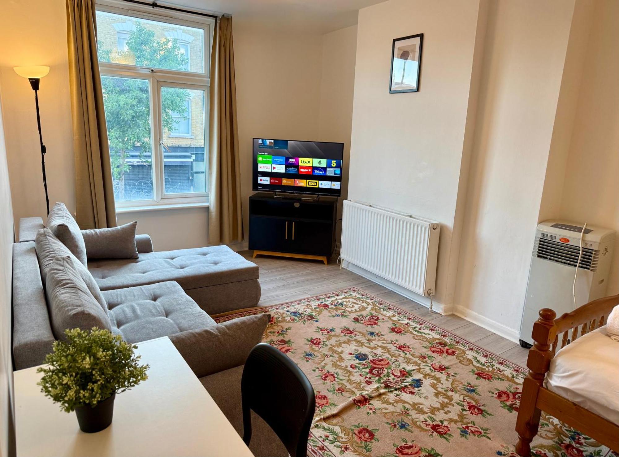 Enormous Family Flat Londen